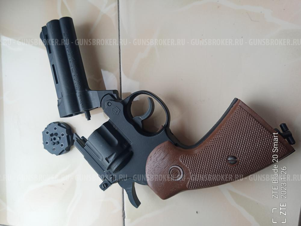 Пневматический револьвер Crosman 357